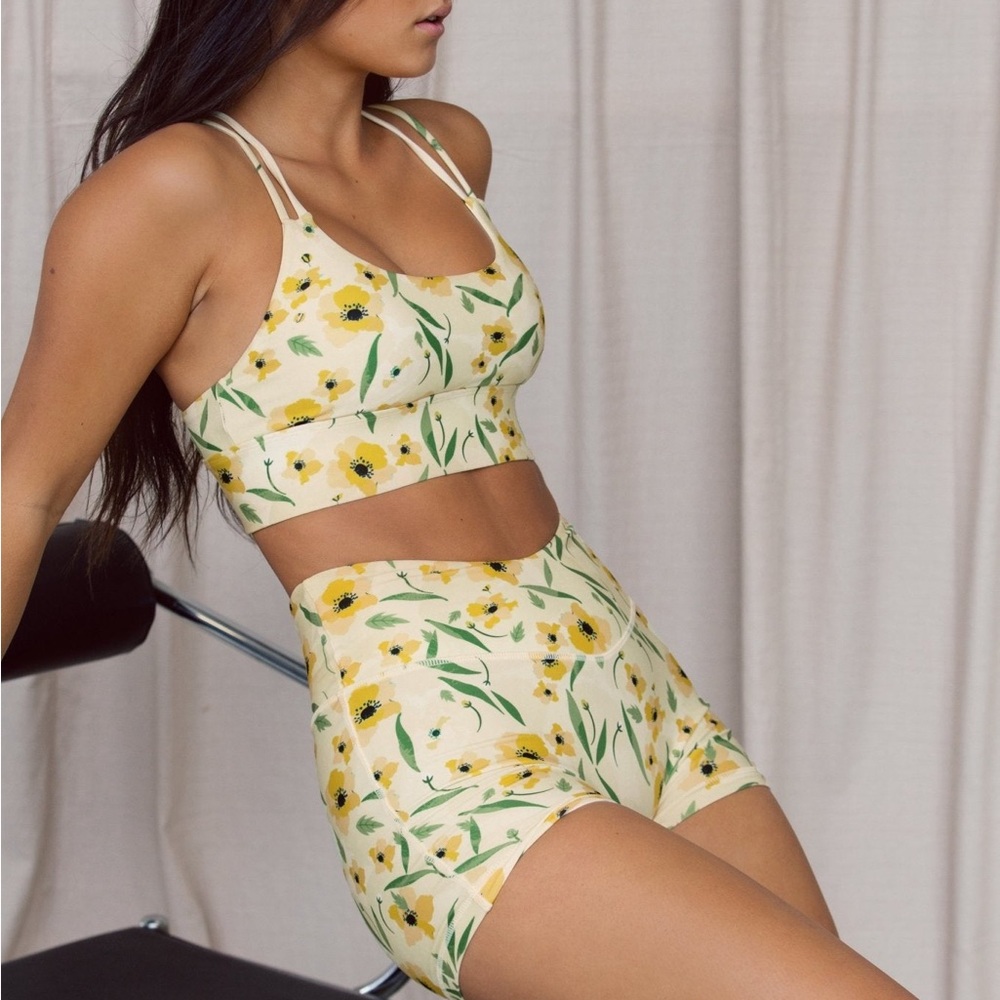 !!!!! SOLD !!!!!!!! Size Small Yellow Green 2 Piece Floral Yoga Stretch
